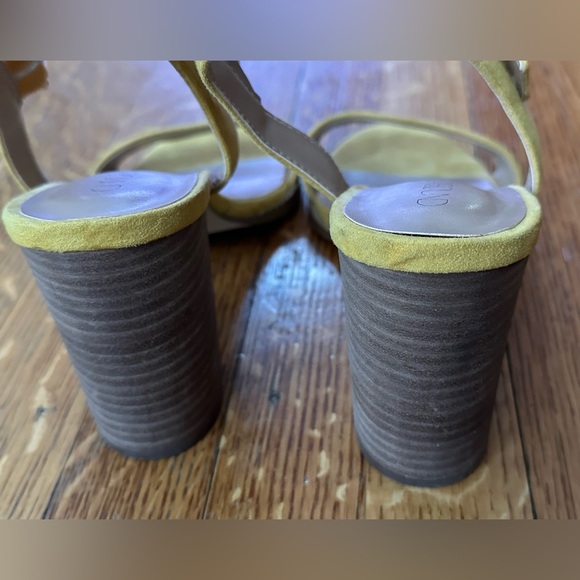 Abound Women's Mustard Yellow and Gold Hardware Chunky Heel Sandals Size 9 - Picture 4 of 9